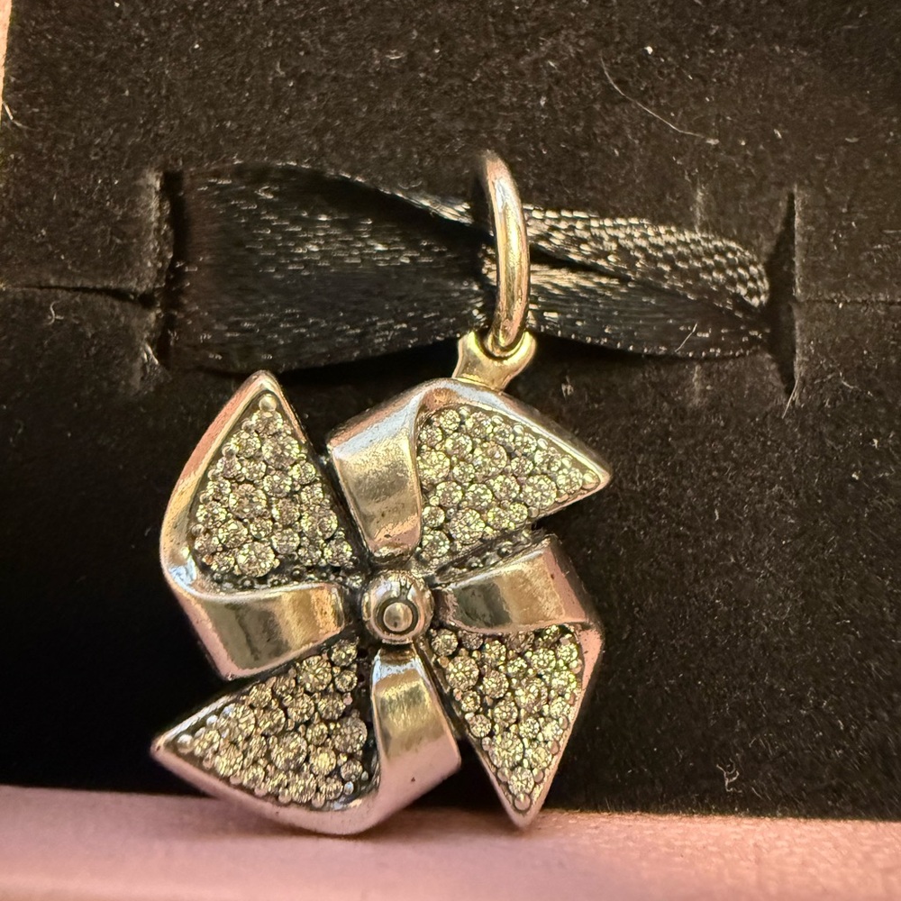 Brand New Authentic Pandora Sterling Silver Limited Edition  Pinwheel Charm